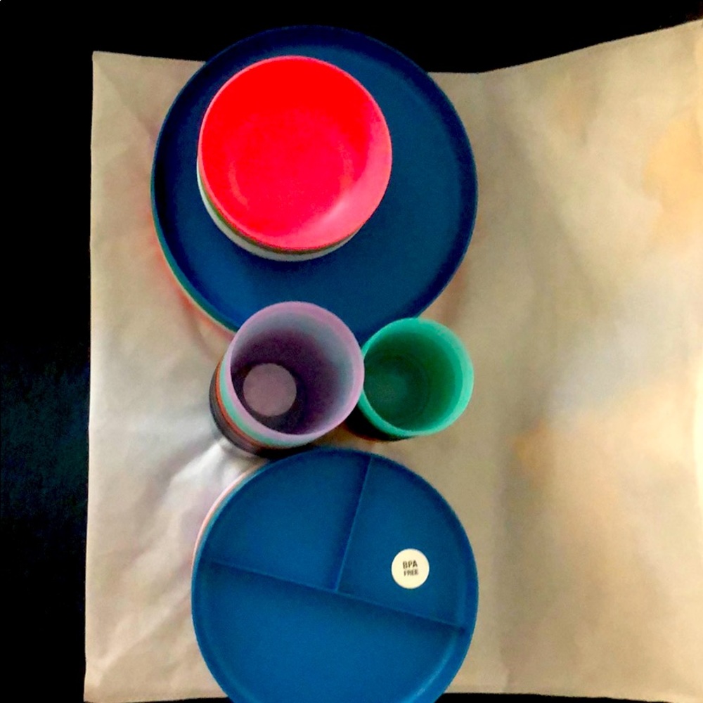 43 piece Pillowfort complete kids dinner set